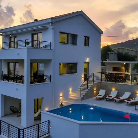 Vivace Mit Pool Und Traumhaften Meerblick Veliko Brdo (Makarska)