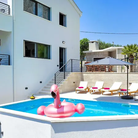 Vivace Mit Pool Und Traumhaften Meerblick