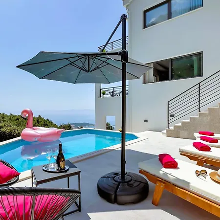 Vivace Mit Pool Und Traumhaften Meerblick מאקרסקה