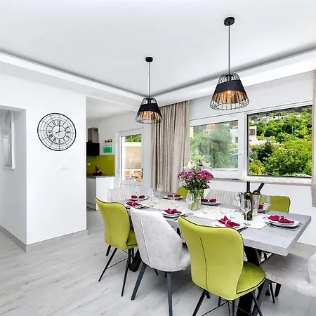 וילה Vivace Mit Pool Und Traumhaften Meerblick מאקרסקה