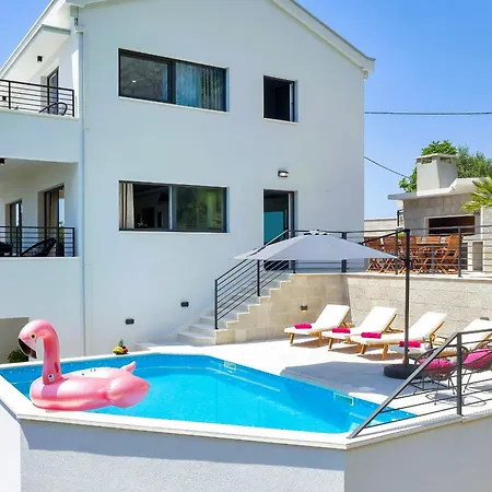 Vivace Mit Pool Und Traumhaften Meerblick Willa